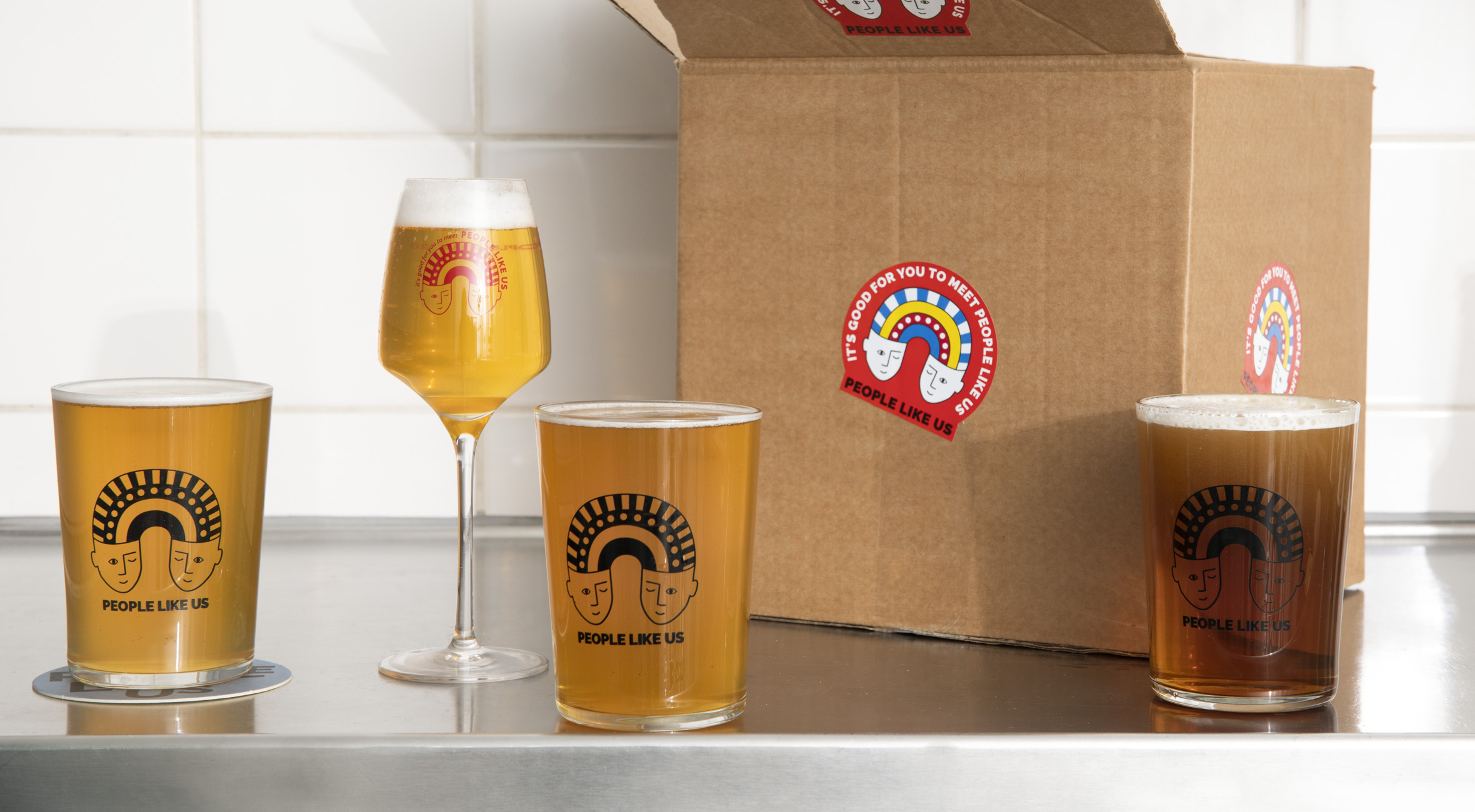 Adventskalender med 8 øl fra People Like Us på Amager – Mikrobryggeri laver social innovation og brygger øl på verdens bedste bryggerier