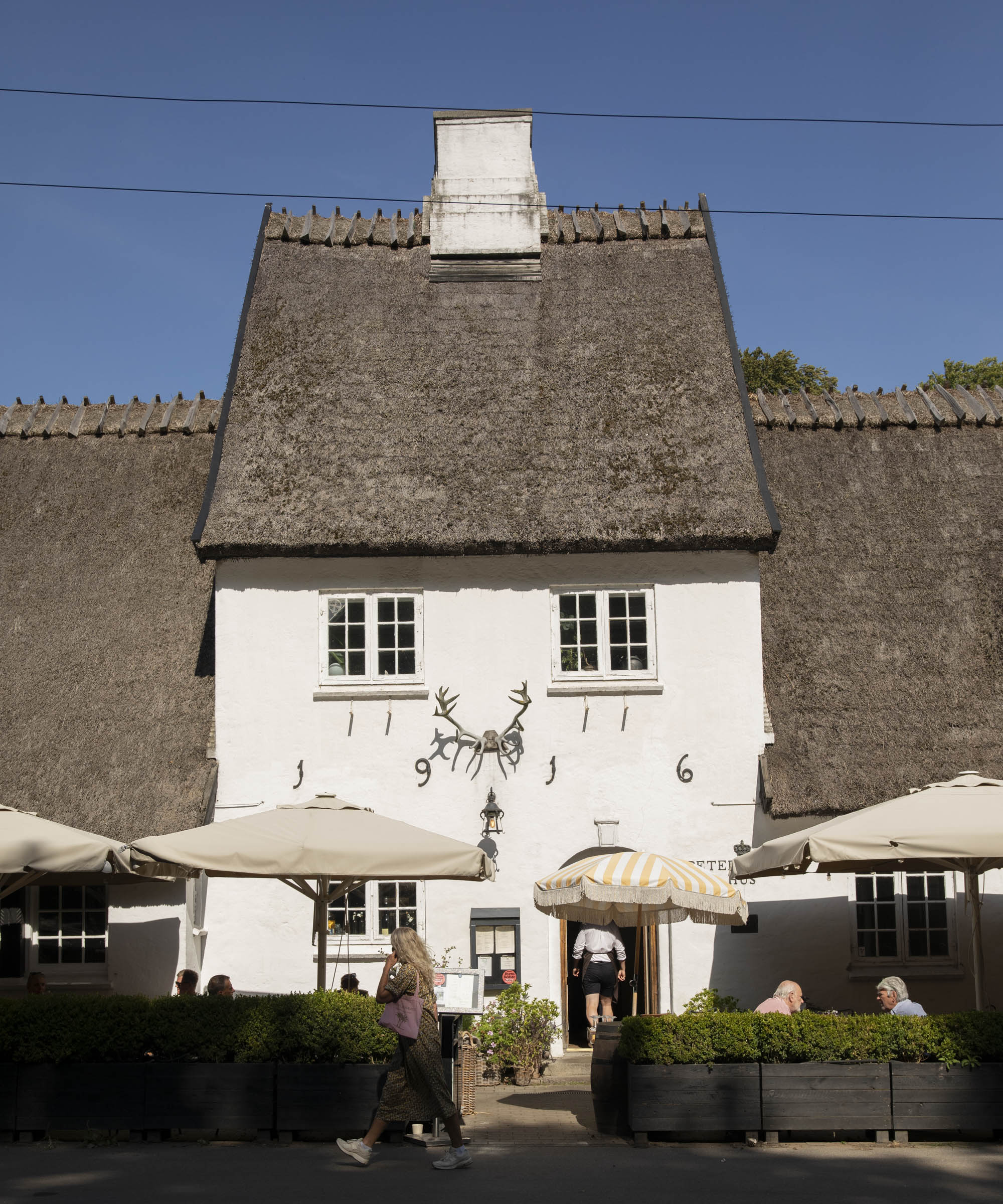 4-course smørrebrød menu and dessert at Peter Liep’s Hus in Dyrehaven – An idyllic inn with centuries of history serving modern smørrebrød that might be the best in the entire country