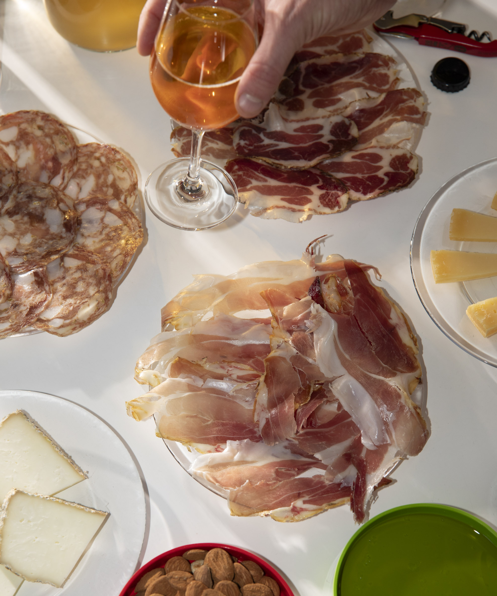 Pick whatever you like at Omada Wine & Deli – Head to Østerbro for an epic selection of natural wines, cheeses, charcuterie, bread, and more that can be enjoyed at home or on the spot